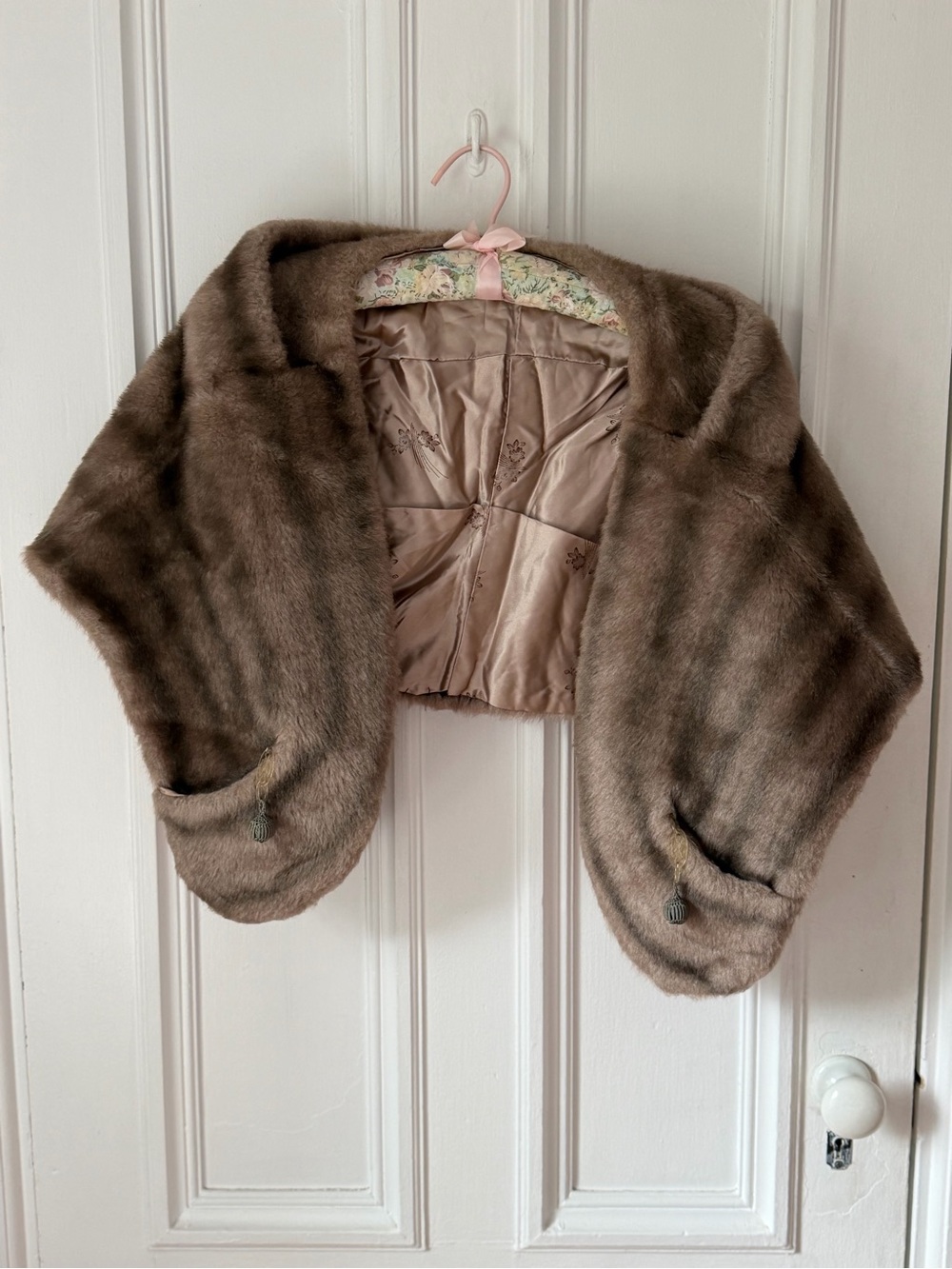 Women’s Vintage 60’s Regina Glenara Brown Faux Fur Stole/Capelet Satin Lining